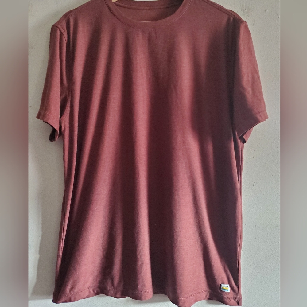 Vuori Men's strato tech tee